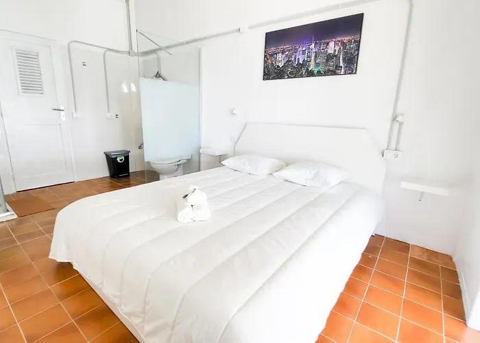 Eras Nest Albergue *