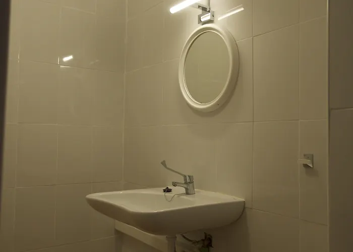 Eras Nest Albergue *